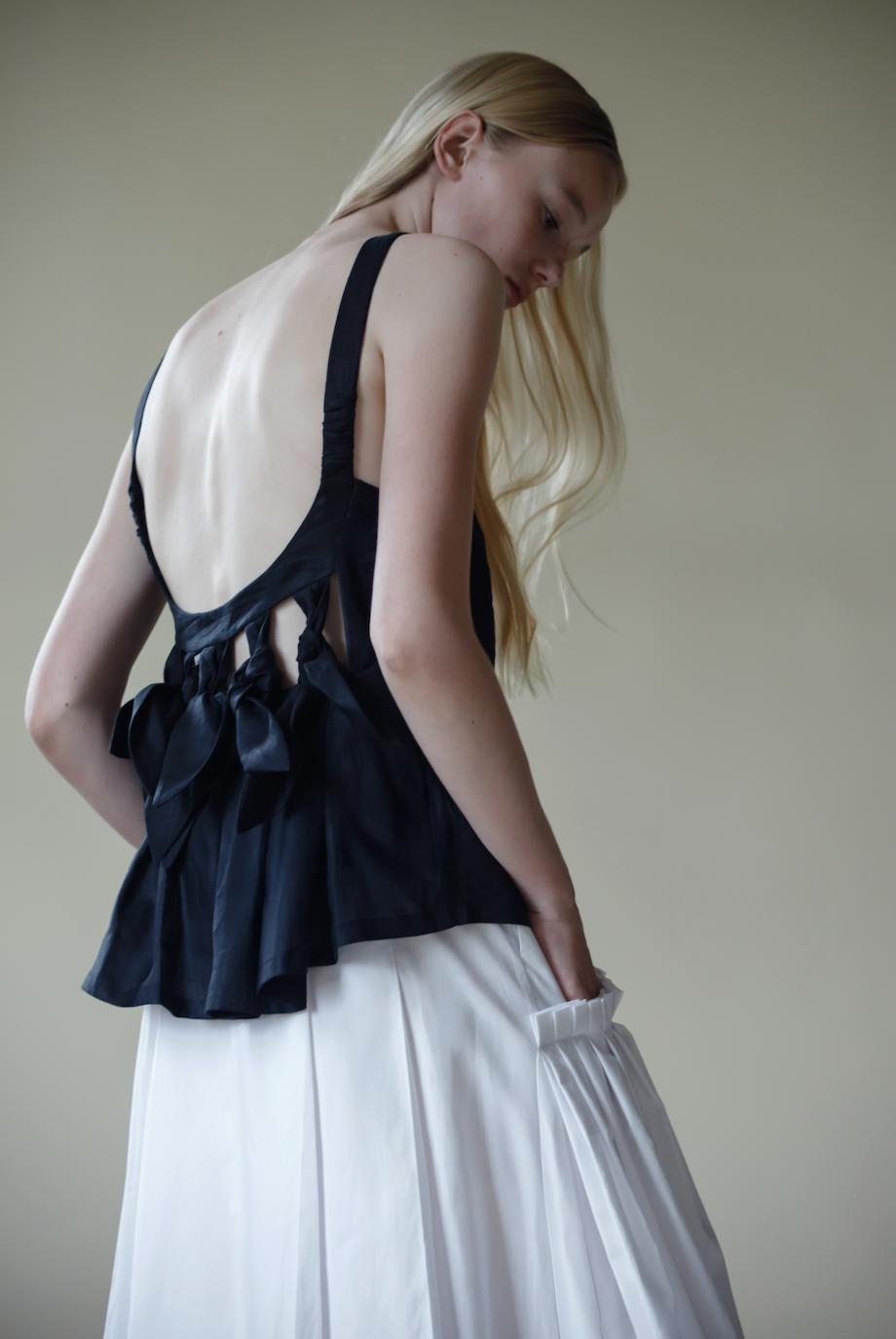 Black Knotted Back Top In Linen